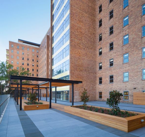 Blend of modern and traditional architectural style University of Sydney, Queen Mary