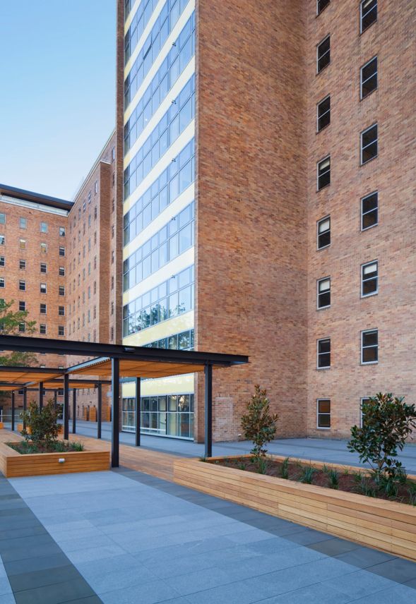 Blend of modern and traditional architectural style University of Sydney, Queen Mary