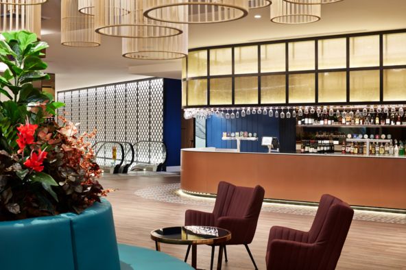 Club Auburn modern interior bar