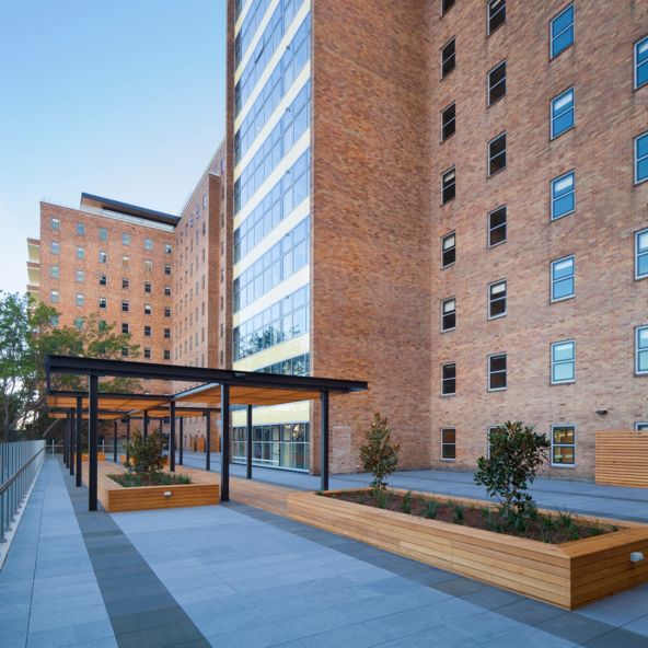 Blend of modern and traditional architectural style University of Sydney, Queen Mary